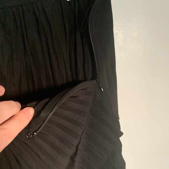 Artizia Wilfred black mini skirt with side zipper - Picture 5 of 5